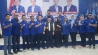 al haris bersama istrinya hesti haris mengembalikan berkas pendaftaran cagub ke sekretariat dpd demokrat provinsi jambi al haris bersama istrinya hesti haris mengembalikan berkas pendaftaran cagub ke sekretariat dpd demokrat provinsi jambi