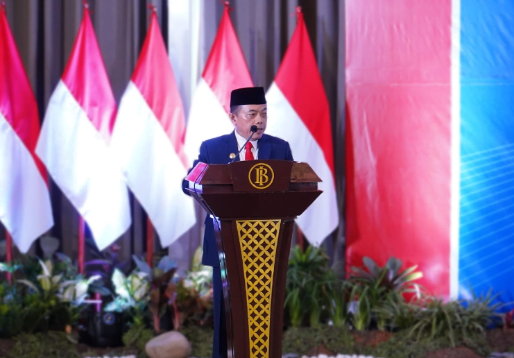 gubernur saat menghadiri upacara pengukuhan kepala perwakilan bank indonesia provinsi jambi