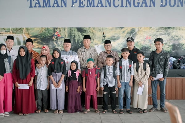 h. maulana berkumpul bersama kaum duafa kota jambi h. maulana berkumpul bersama kaum duafa kota jambi