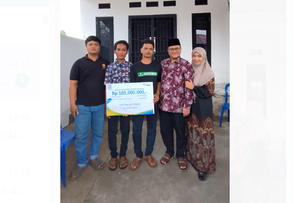h.maulana serahkan santunan bpjs ketenagakerjaan untuk keluarga almarhum pekerja lepas dlh kota jambi