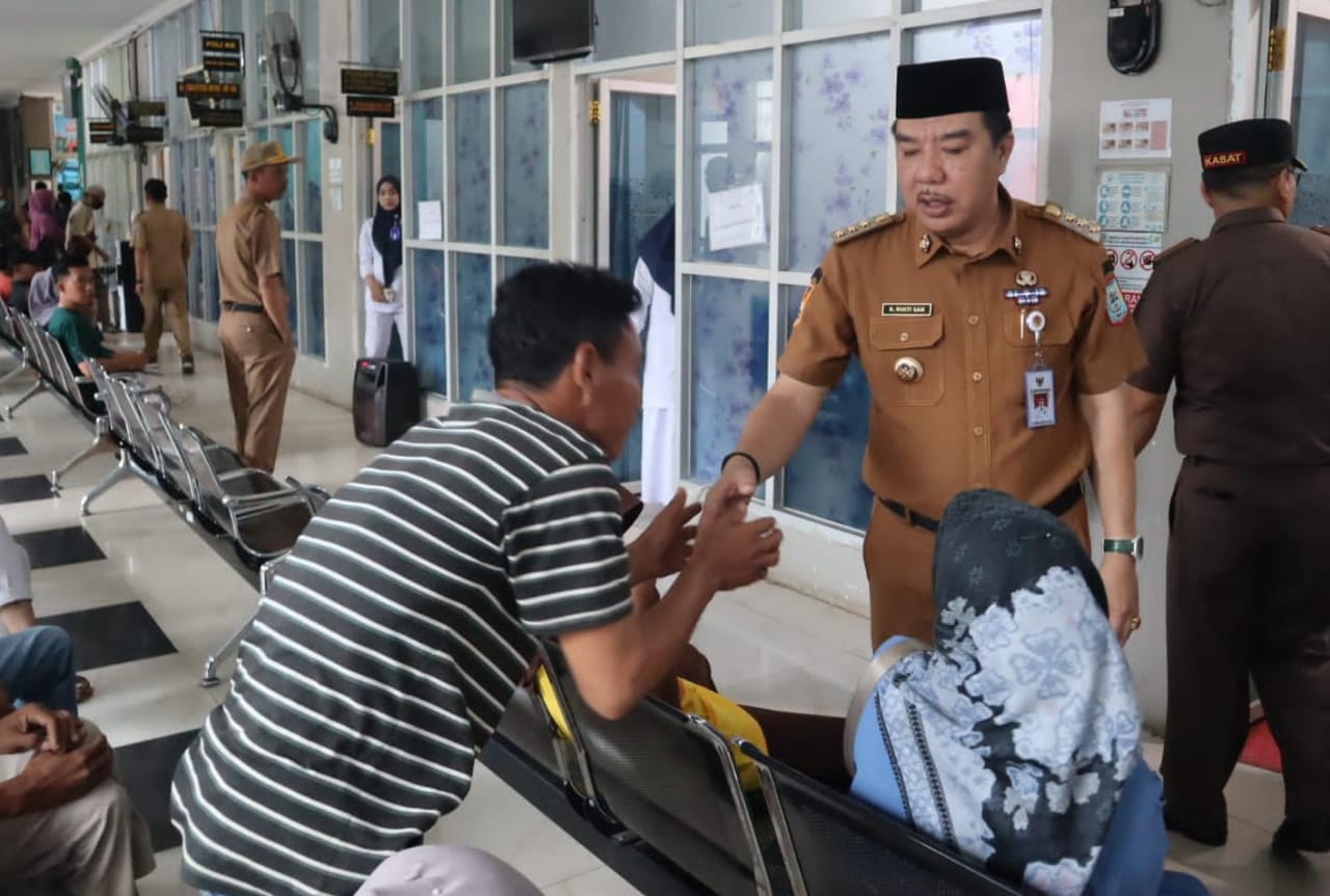 Saat Pj Bupati Merangin H Mukti Sidak Pelayanan di RSUD Kolonel Abundjani Bangko pasca libur Idul Fitri. Selasa (16/4/2024).