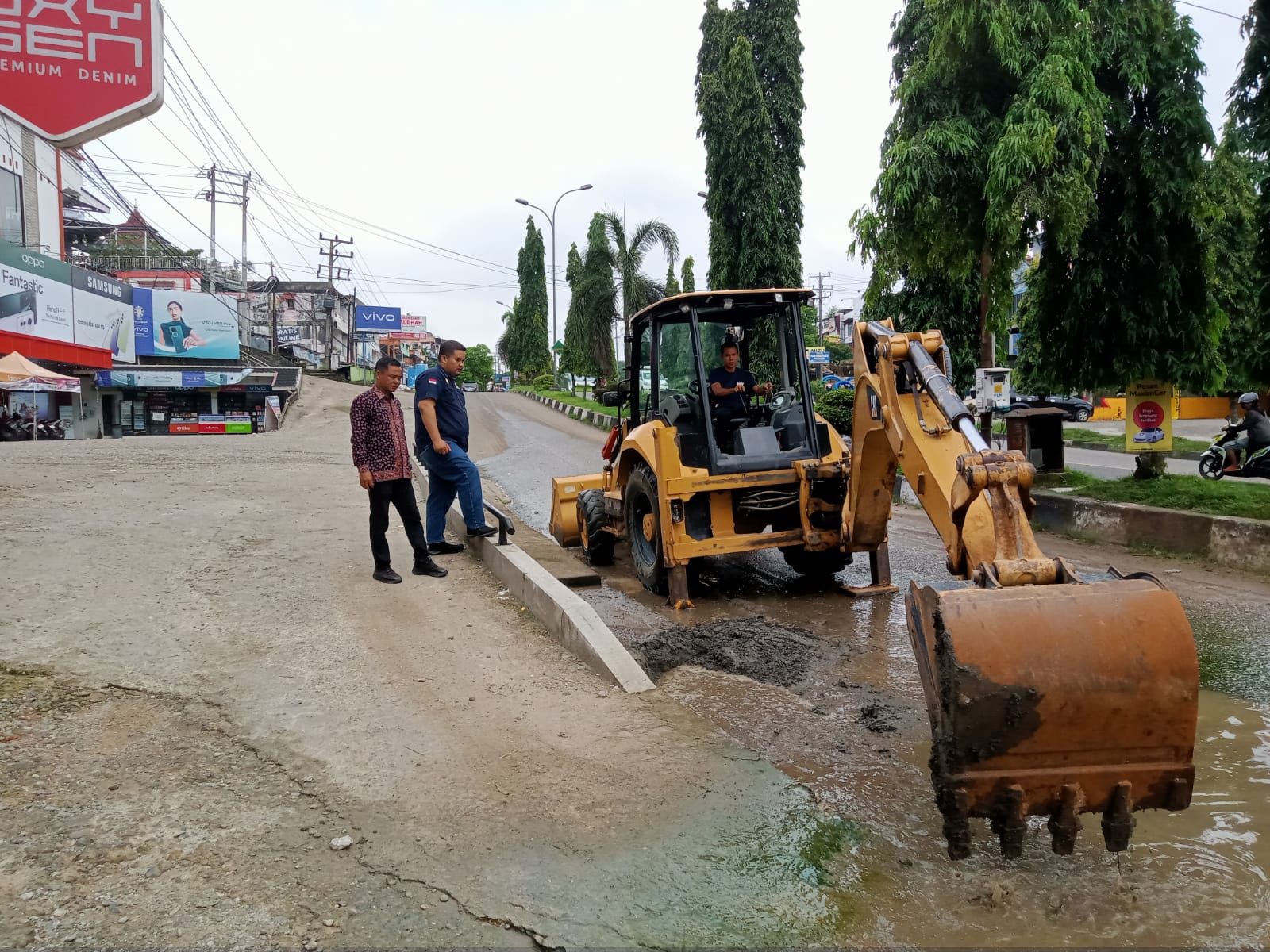 Genangan air yang mengganggu aktivitas warga Bangko kini sudah ditangani Dinas PUPR Merangin