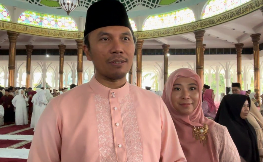 ketua edi purwanto beserta istri saat hadiri akad nikah putri gubernur jambi. ketua edi purwanto beserta istri saat hadiri akad nikah putri gubernur jambi.