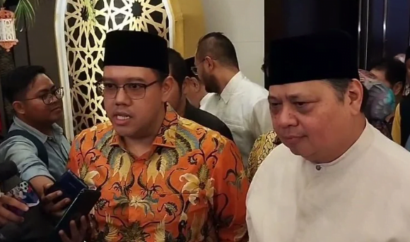 ketua umum partai golkar airlangga hartarto (kanan). ketua umum partai golkar airlangga hartarto (kanan).
