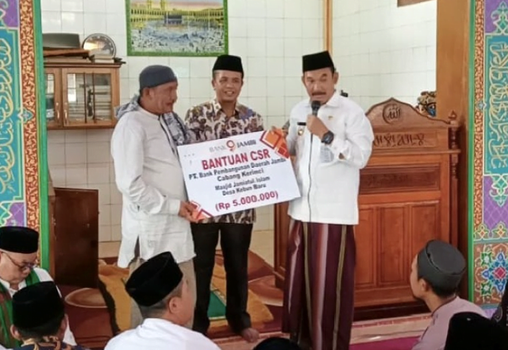 Safari Jumat di Masjid Jamiatul Islam Desa Kebun Baru. Foto: Oga/Jambiseru.com Safari Jumat di Masjid Jamiatul Islam Desa Kebun Baru. Foto: Oga/Jambiseru.com