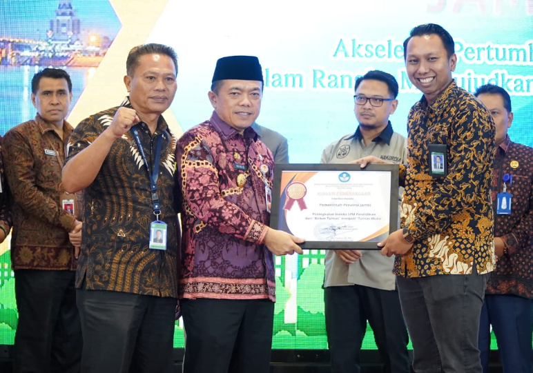 Gubernur Al Haris saat mengikuti Musrenbang RKPD 2025. Gubernur Al Haris saat mengikuti Musrenbang RKPD 2025.