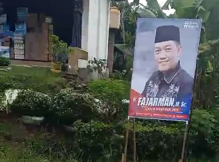 Tampak baliho Fajarman untuk Bupati Merangin 2024.