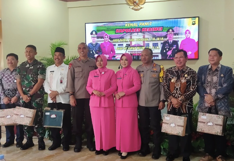 Sertijab Kapolres Kerinci. Foto: Oga/Jambiseru.com Sertijab Kapolres Kerinci. Foto: Oga/Jambiseru.com