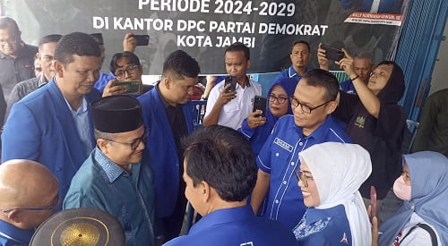 yakini h maulana yang pas pimpin kota jambi roro nully insyaallah pak walikota