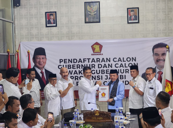 al haris saat mendaftar di dpd gerindra provinsi jambi. al haris saat mendaftar di dpd gerindra provinsi jambi.