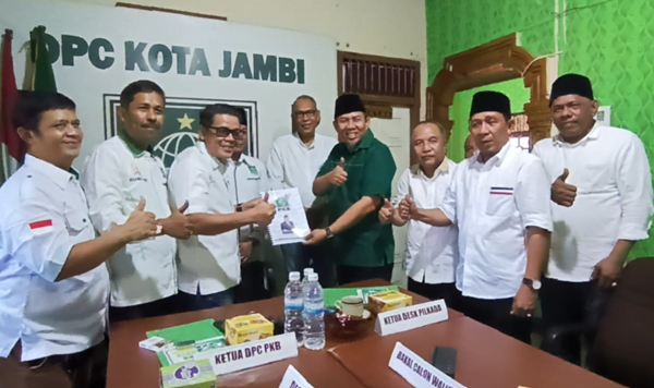 bakal calon walikota (bacawako) jambi, h abdul rahman atau har mengembalikan formulir pendaftaran ke dpc pkb kota jambi. bakal calon walikota (bacawako) jambi, h abdul rahman atau har mengembalikan formulir pendaftaran ke dpc pkb kota jambi.
