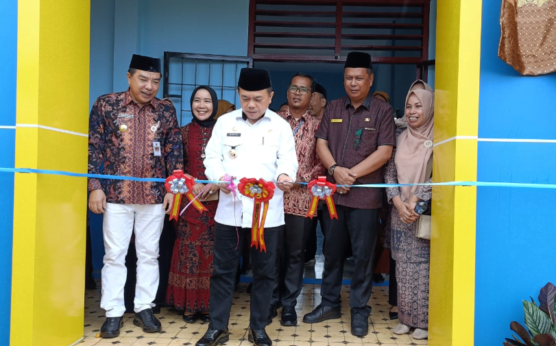 gubernur jambi, al haris meresmikan gedung sekolah menengah kejuruan (smk) negeri 15 kabupaten merangin. gubernur jambi, al haris meresmikan gedung sekolah menengah kejuruan (smk) negeri 15 kabupaten merangin.