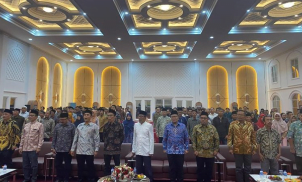 h. maulana saat menghadiri acara halal bi halal md kahmi & forhati hmi jambi. h. maulana saat menghadiri acara halal bi halal md kahmi & forhati hmi jambi.