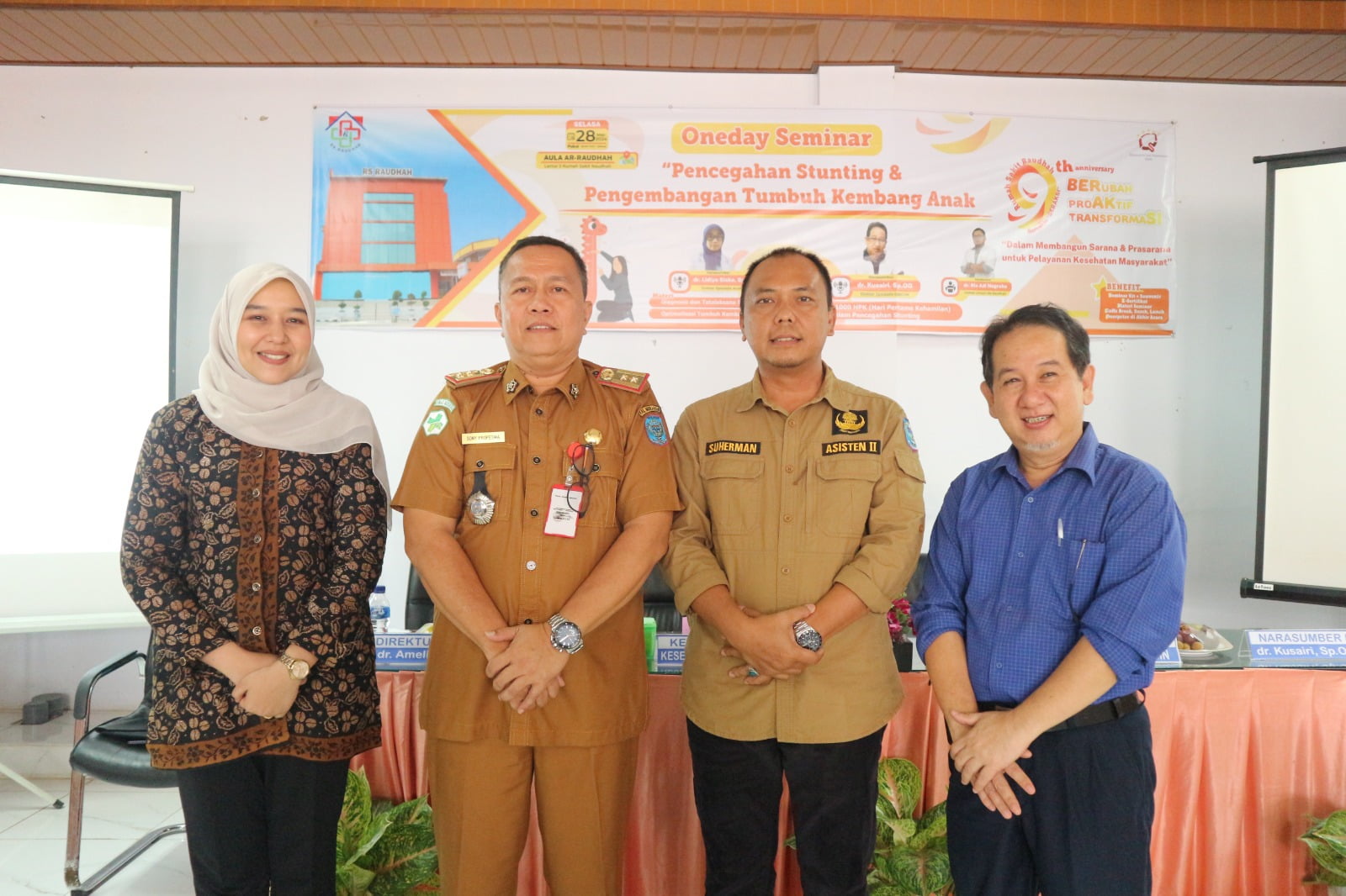 Direktur RS Raudhah dr. Amelia (kiri) foto bersama Kepala Dinas Kesehatan Merangin drg. Sony Propesma, Asisten II Setda Suherman dan dr. Kusairi Spog.