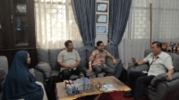 kepala dinas kominfo provinsi jambi, ariansyah melakukan focus group discussion (fgd) bersama tim tenaga ahli dari unama.