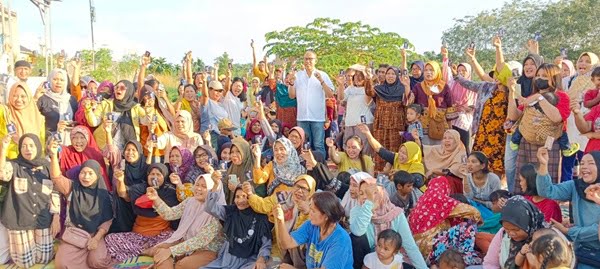 Dukungan dari masyarakat kepada Bakal Calon Walikota (Bacawako) Jambi, H Abdul Rahman atau HAR terus mengalir. Dukungan dari masyarakat kepada Bakal Calon Walikota (Bacawako) Jambi, H Abdul Rahman atau HAR terus mengalir.