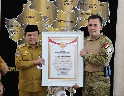 terima penghargaan dari densus 88