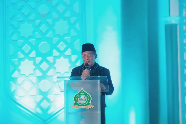 wakil gubernur jambi, abdullah sani saat menghadiri haflah xii pondok pesantren al muhajirin di batanghari.