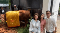 dewi perssik potong hewan kurban di rumah untuk pertama kali.