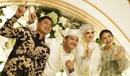 diam diam menikah happy asmara unggah foto dengan gilga sahid
