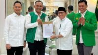Hurmin (2 kiri) saat terima rekom PPP untuk Bacabup Sarolangun. Foto : ist