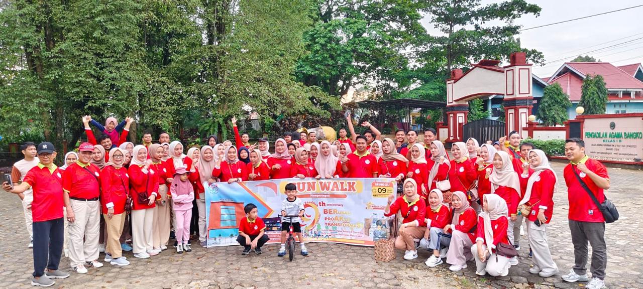 Moment jalan santai karyawan RS Raudhah Bangko. 