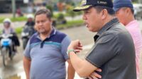 Pj Bupati Merangin H Mukti saat pantau kerusakan jalan di Kota Bangko dan Jalur tiga Sungai Ulak. Selasa (18/6/2024).
