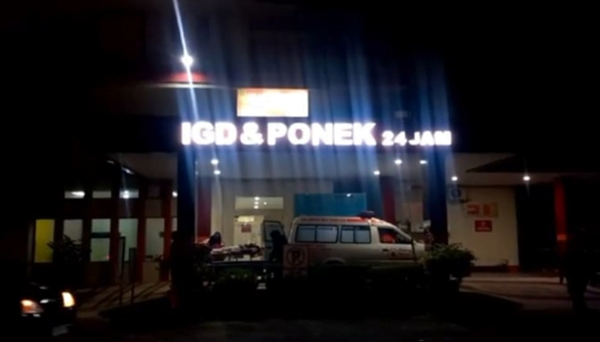 korban kdrt di asrama polisi mojokerto dirawat di rumah sakit (rs) dokter wahidin sudiro husodo karena luka bakar hingga 90 persen. korban kdrt di asrama polisi mojokerto dirawat di rumah sakit (rs) dokter wahidin sudiro husodo karena luka bakar hingga 90 persen.