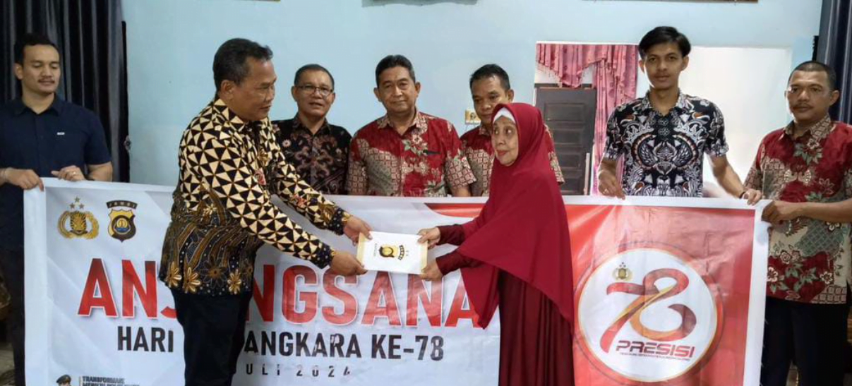 pejabat polda jambi jenguk anggota yang sakit pejabat polda jambi jenguk anggota yang sakit