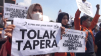 ratusan buruh dari berbagai wilayah di jawa timur berkumpul di depan gedung negara grahadi menolak kebijakan tapera