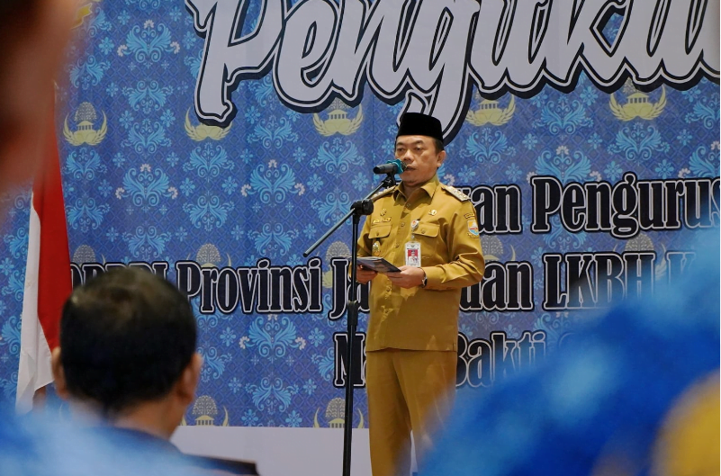 Gubernur Jambi, Al Haris. Gubernur Jambi, Al Haris.