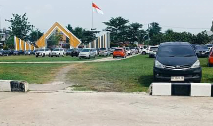 Kabag Umum Setda Merangin Iwan Indrawan mengatakan, pembatas jalan kantor Bupati Merangin yang rusak sudah diperbaiki. Rabu (12/6/2024).