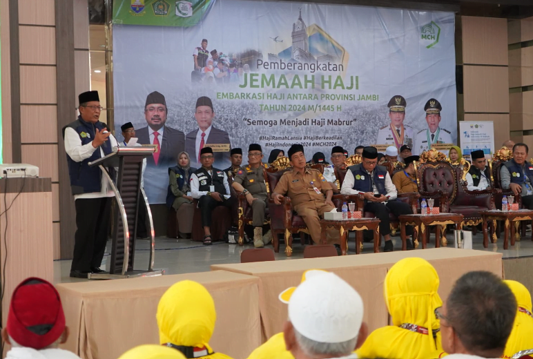 wakil gubernur jambi, abdullah sani saat lepas jch kloter 22.
