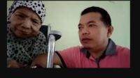 Momen Al Haris (kanan) bersama Emaknya. Foto : ist