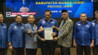 asnawi sentot terima sk demokrat asnawi sentot terima sk demokrat