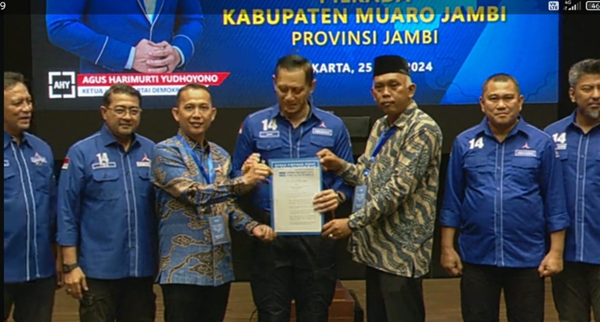 asnawi sentot terima sk demokrat asnawi sentot terima sk demokrat