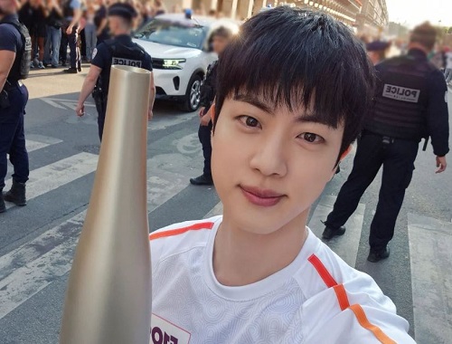 bawa obor olimpiade 2024 jin bts mengaku gugup bawa obor olimpiade 2024 jin bts mengaku gugup