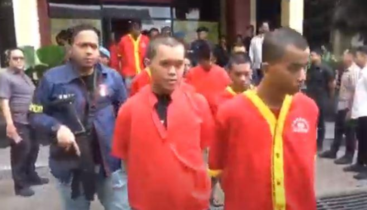 dua atlet biliar saal sulsel dan sultra ditangkap karena diduga terlibat dalam judi online di tempat biliar kota makassar dua atlet biliar saal sulsel dan sultra ditangkap karena diduga terlibat dalam judi online di tempat biliar kota makassar