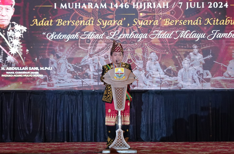 gubernur jambi, al haris saat hadir pada puncak hari adat melayu jambi tahun 2024