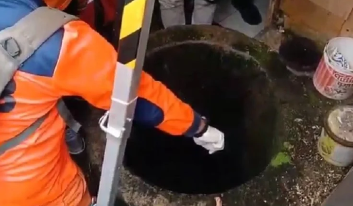 ibu muda ditemukan tewas tanpa busana di dalam sumur ibu muda ditemukan tewas tanpa busana di dalam sumur