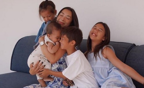 jennifer bachdim asuh sendiri keempat anaknya jennifer bachdim asuh sendiri keempat anaknya