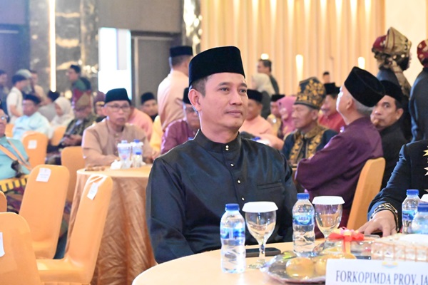 kapolda jambi irjen pol rusdi hartono menghadiri acara puncak hari adat melayu jambi 1 muharram 1446 h tahun 2024.
