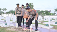 kapolda jambi irjen pol. rusdi hartono pimpin pelaksanaan upacara prosesi tabur bunga kapolda jambi irjen pol. rusdi hartono pimpin pelaksanaan upacara prosesi tabur bunga