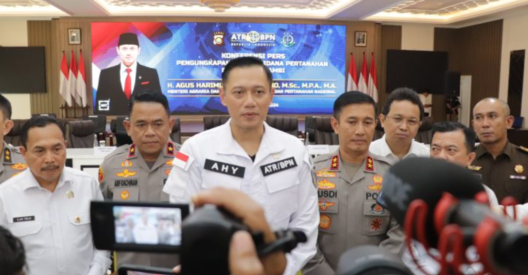 kapolda jambi, irjen pol. rusdi hartono saat dampingi menteri atrbpn, agus harimurti yudhoyono. kapolda jambi, irjen pol. rusdi hartono saat dampingi menteri atrbpn, agus harimurti yudhoyono.