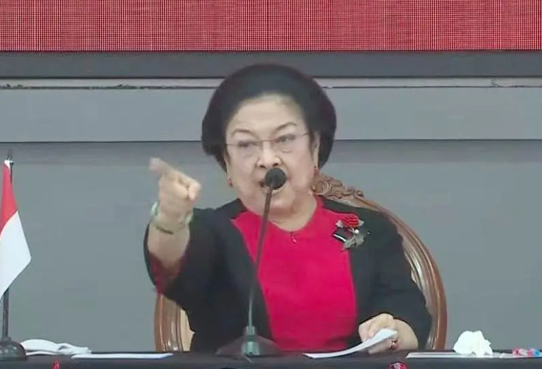 ketua umum pdip, megawati soekarnoputri.