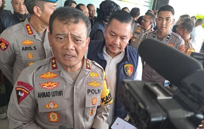 polri menegaskan komjen ahmad luthfi harus mengundurkan diri dari korps bhayangkara apabila memutuskan maju menjadi calon kepala daerah. polri menegaskan komjen ahmad luthfi harus mengundurkan diri dari korps bhayangkara apabila memutuskan maju menjadi calon kepala daerah.