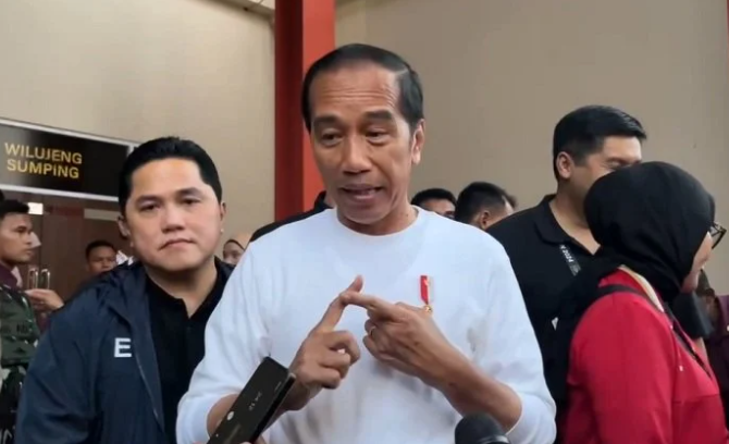 presiden jokowi mengklaim melantik tiga wamen baru bukan bentuk bagi bagi jabatan, melainkan memuluskan keberlanjutan pemerintahannya.