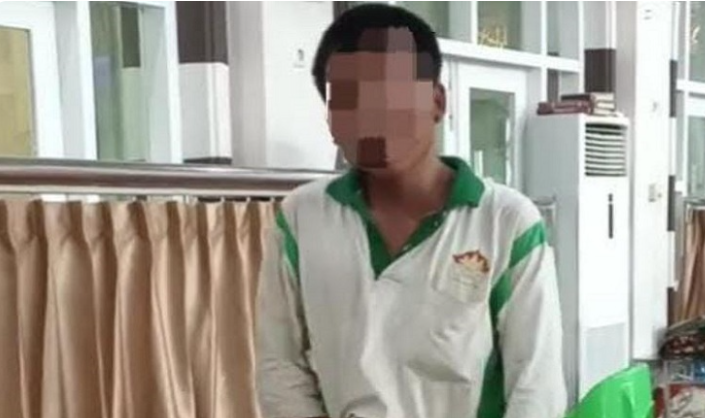 pria ini terekam bobol kotak amal malah pamer kelamin