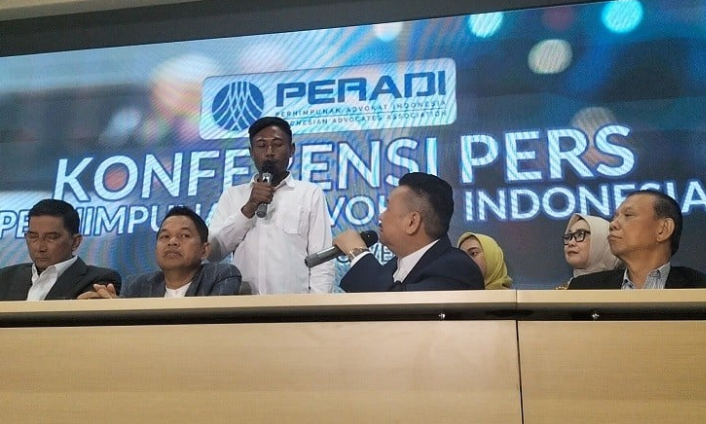 salah satu saksi kasus kematian vina, dede (kemeja putih) mengaku membuat kesaksian palsu