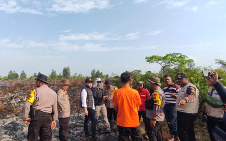 Dir Reskrimsus Polda Jambi Cek Hotspot Karhutla di Perbatasan Jambi - Sumatera Selatan Dir Reskrimsus Polda Jambi Cek Hotspot Karhutla di Perbatasan Jambi - Sumatera Selatan